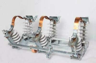 Разъединитель линейный РЛКВ-2-10 IV/400 УХЛ1 с КМЧ (вертикальной установки)