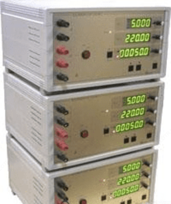 УИ300.2-3 — калибратор переменного тока трехфазный от 40 Гц до 11 кГц