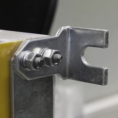 Разъединитель РЕ19-4411160 00 УХЛ3 рычаг д/пополюсн.опер.штангой