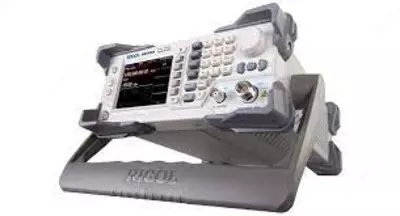 DSG836A — генератор сигналов высокочастотный