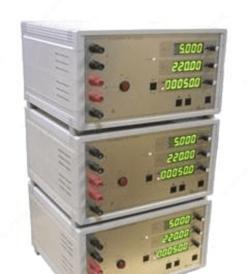 УИ300.2-3.4 — калибратор переменного тока трехфазный от 40 Гц до 400 Гц