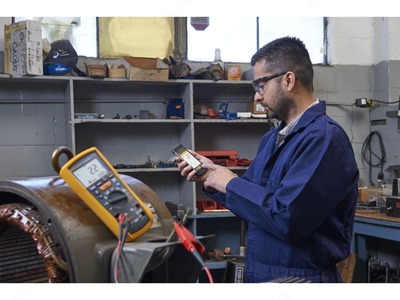 Fluke 1587KIT/62MAX+ FC — комплект мультиметр-мегомметр c функцией беспроводной связи + токовые клещи + инфракрасный термометр